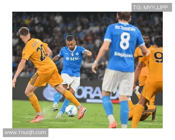 足总杯激战：AC米兰逆转那不勒斯红牌事件引发全场热议与争议